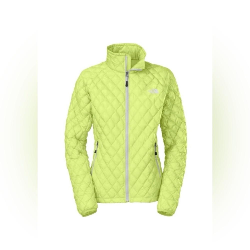 Women’s Northface thermoball puffer size medium